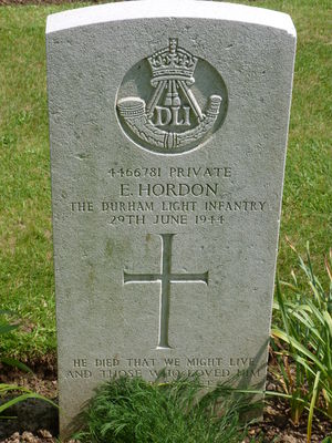 Pte E Hordon's CWGC headstone.