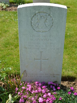 Pte H Spooner's CWGC headstone.