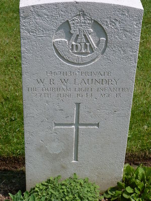 Pte W R W Laundry's CWGC headstone.