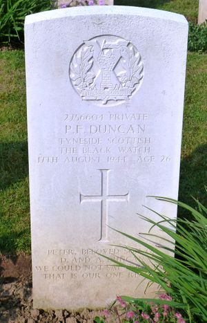 Pte P F Duncan's CWGC headstone.