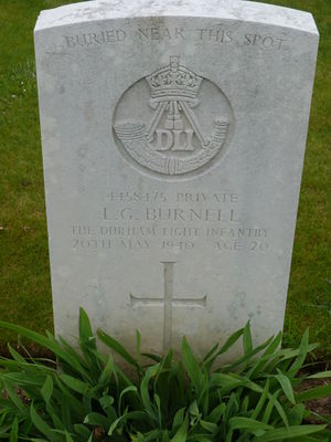 Pte L G Burnell's CWGC headstone.