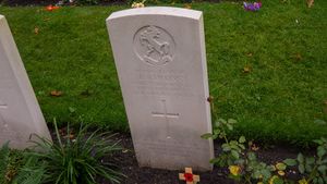 CWGC headstone of Gunner Freddie Rawlins.