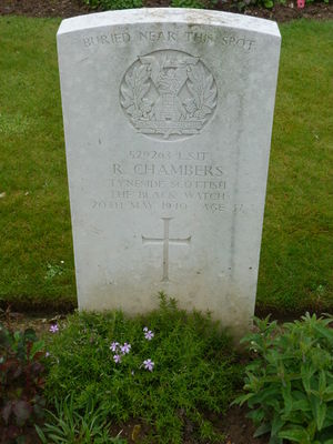 L/Sgt R Chambers' CWGC headstone.
