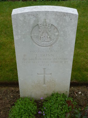 Pte T Dunn's CWGC headstone.