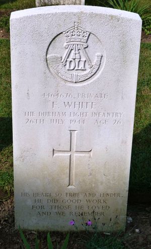 Pte F White's CWGC headstone.