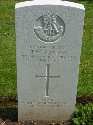 Sgt T W Topham's CWGC headstone.