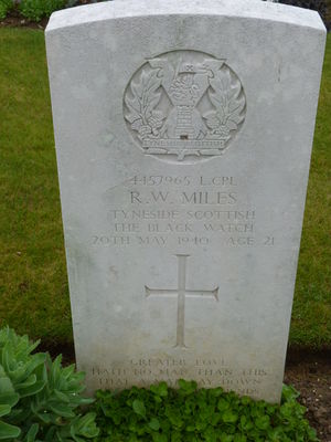 L/Cpl R W Miles' CWGC headstone.