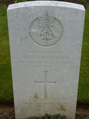 Pte W H Richmond's CWGC headstone.