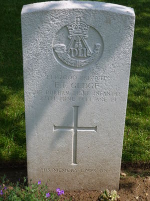 Pte E T Gedge's CWGC headstone.