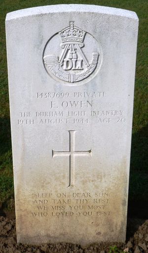 Pte E Owen's CWGC headstone.