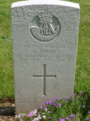 Cpl E Smith's CWGC headstone.