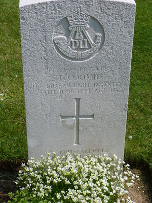 Pte S T Coombe's CWGC headstone.
