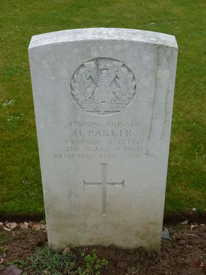 Pte H Parker's CWGC headstone.