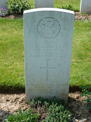 L/Cpl S M Abnett's CWGC headstone.