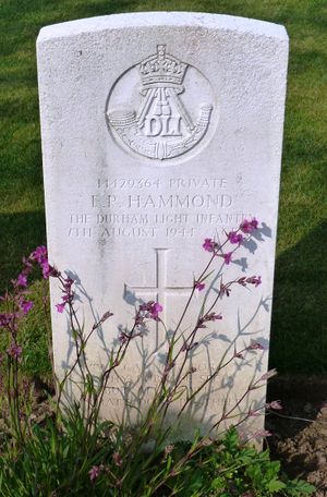 Pte F P Hammond's CWGC headstone.
