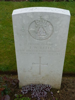 Pte F W Reed's CWGC headstone.
