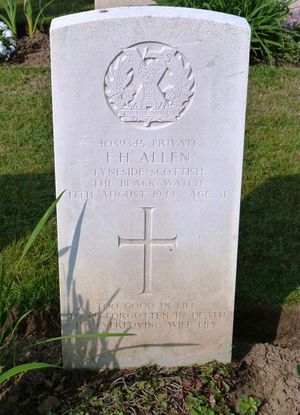Pte F H Allen's CWGC headstone.
