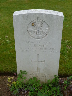 Pte N Jewitt's CWGC headstone.