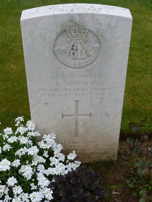 Pte L Simpson's CWGC headstone.