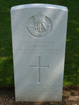 Pte S Brown's CWGC headstone.