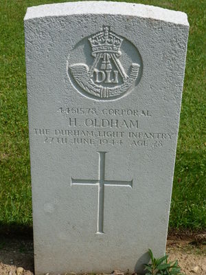 Cpl H Oldham's CWGC headstone.