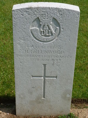 Pte H Greenwood's CWGC headstone.