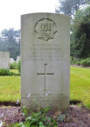 CWGC Headstone - Private Cyril George SHERWOOD, 2nd Kensingtons.