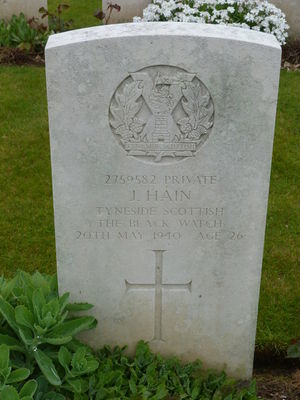 Pte J Hain's CWGC headstone.