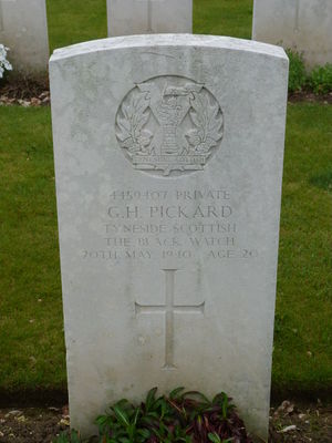 Pte G H Pickard's CWGC headstone.