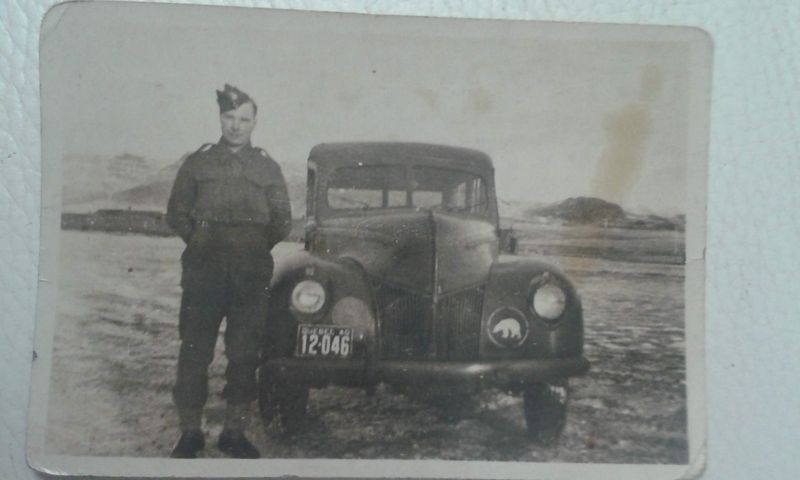 File:Pte Cooper with staff car - Iceland.jpg