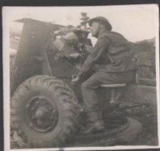 File:25 pounder and Gunlayer.jpg