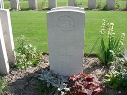 CWGC Headstone Pte Averson LAVERICK 2nd Kensingtons.