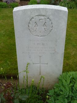 Pte J Peirs' CWGC headstone.